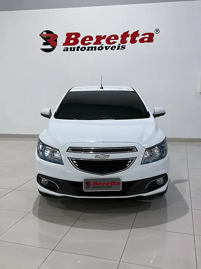 Carro chevrolet onix 1.4 mt ltz 2015-1 na Beretta Automóveis em Criciúma