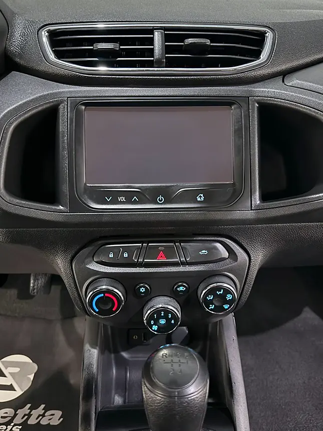 Carro chevrolet onix 1.4 mt ltz 2015-10 na Beretta Automóveis em Criciúma