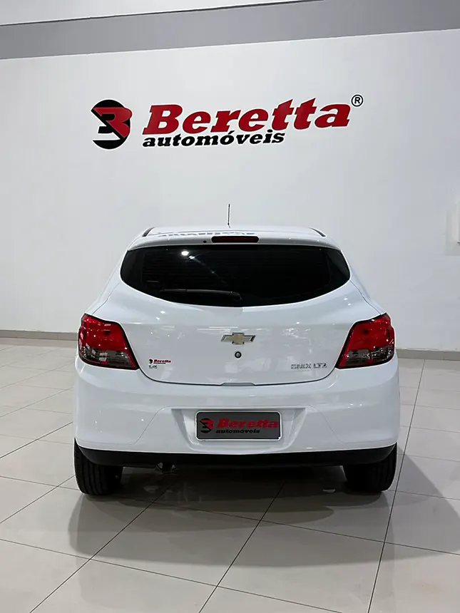 Carro chevrolet onix 1.4 mt ltz 2015-3 na Beretta Automóveis loja de carros em Criciúma