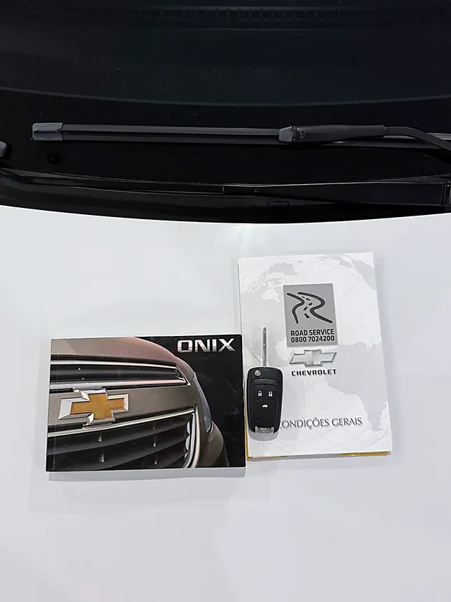 Carro chevrolet onix 1.4 mt ltz 2015-5 na Beretta Automóveis em Criciúma