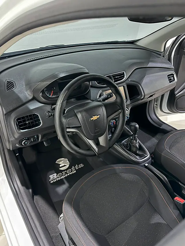 Carro chevrolet onix 1.4 mt ltz 2015-7 na Beretta Automóveis em Criciúma