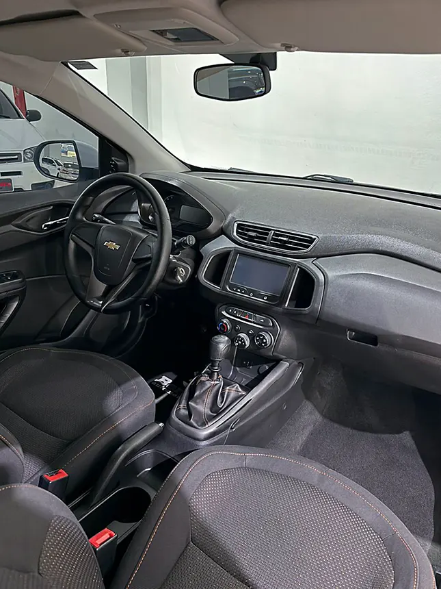 Carro chevrolet onix 1.4 mt ltz 2015-8 na Beretta Automóveis em Criciúma