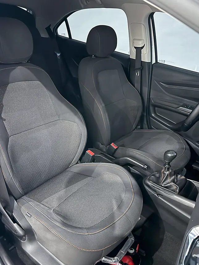 Carro chevrolet onix 1.4 mt ltz 2015-9 na Beretta Automóveis em Criciúma