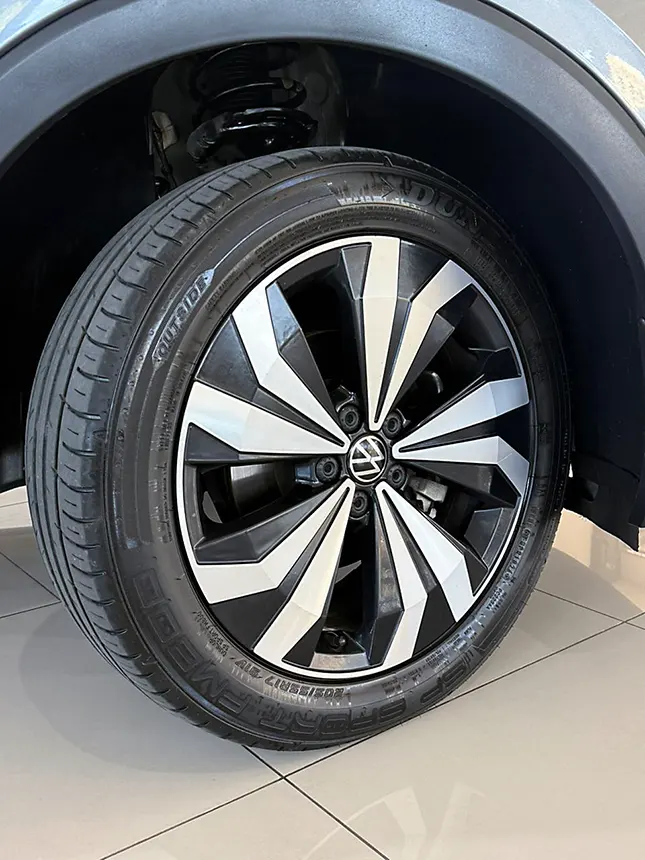 Carro volkswagen t cross hl tsi 2023-5 na Beretta Automóveis em Criciúma