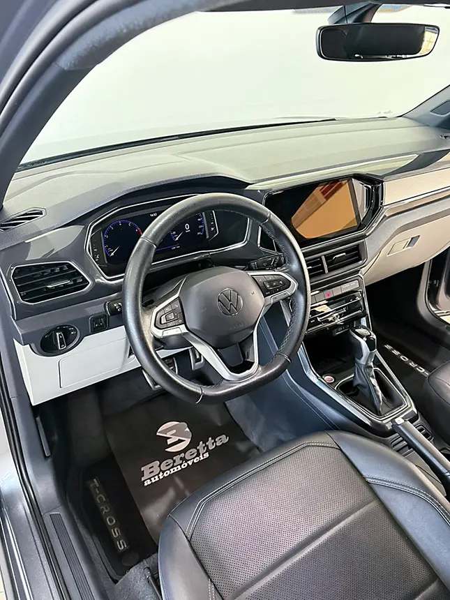 Carro volkswagen t cross hl tsi 2023-7 na Beretta Automóveis em Criciúma