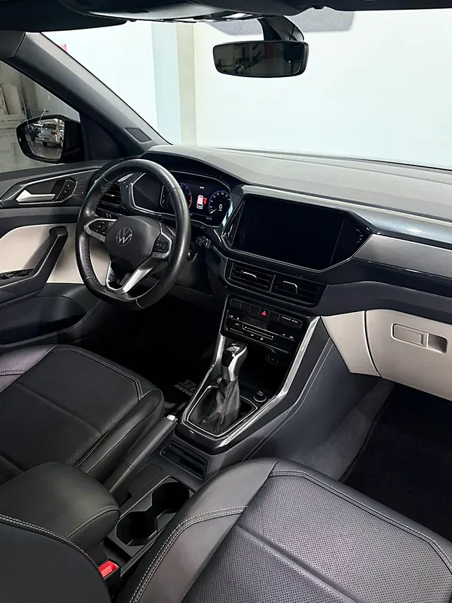 Carro volkswagen t cross hl tsi 2023-8 na Beretta Automóveis em Criciúma