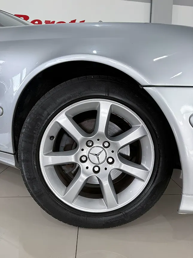 Carro mercedes benz c 180 k 2005-5 na Beretta Automóveis em Criciúma