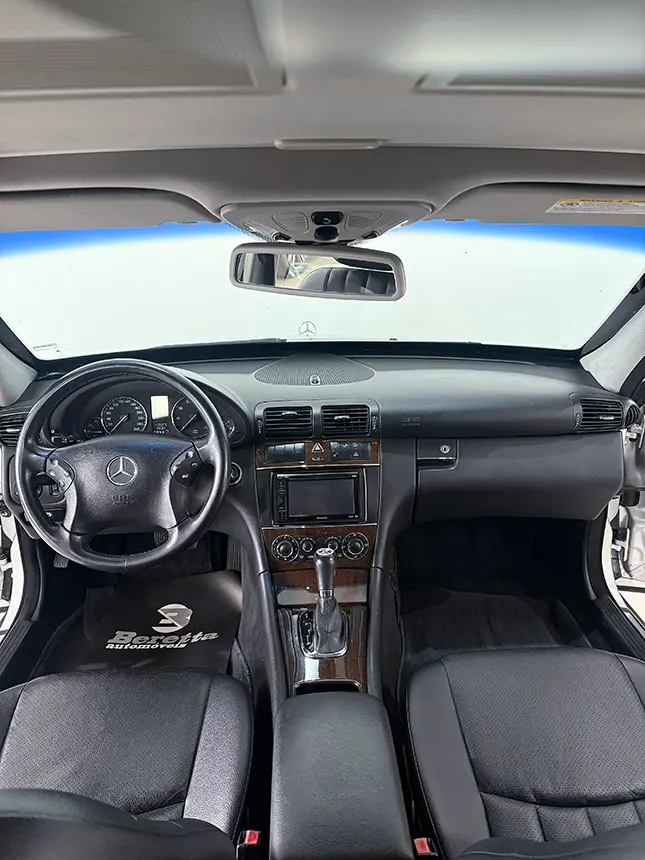 Carro mercedes benz c 180 k 2005-6 na Beretta Automóveis em Criciúma