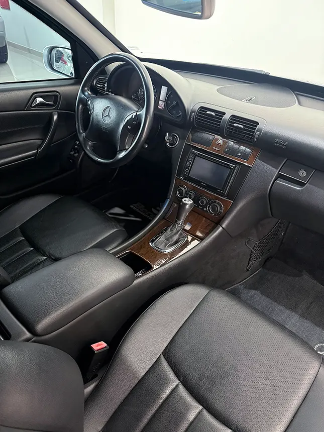 Carro mercedes benz c 180 k 2005-8 na Beretta Automóveis em Criciúma