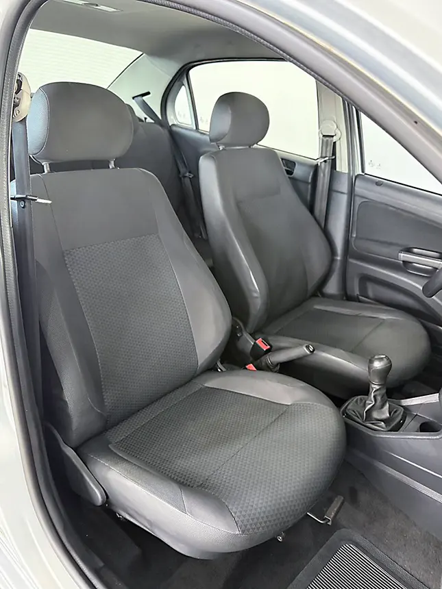 Carro volkswagen voyage mpi 2023-8 na Beretta Automóveis em Criciúma