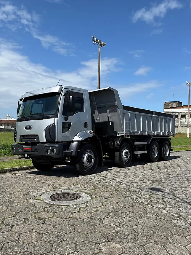 Caminhão cargo 2629 6x4 2017-1 na Beretta Auto móveis em Criciúma