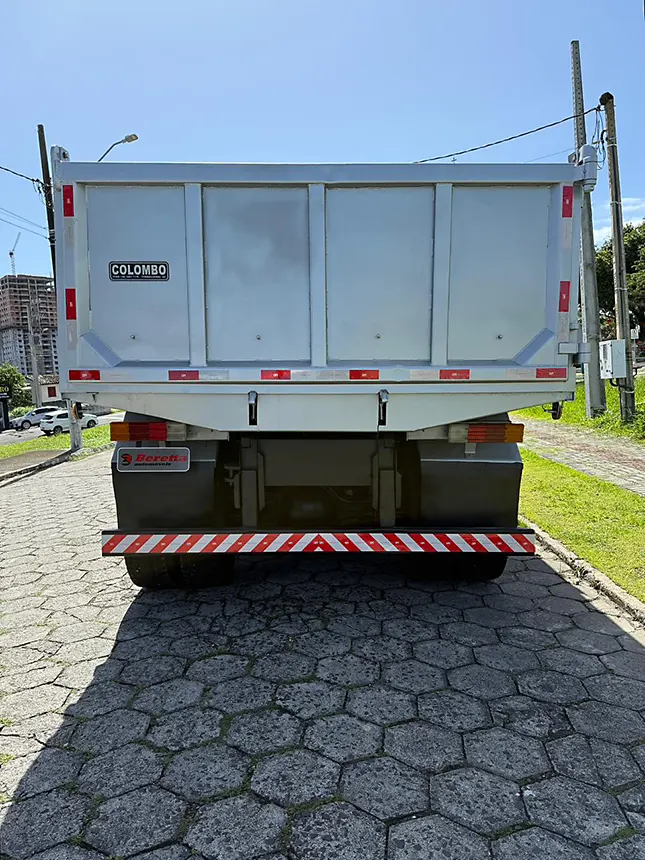 Caminhão cargo 2629 6x4 2017-14 na Beretta Automóveis em Criciúma