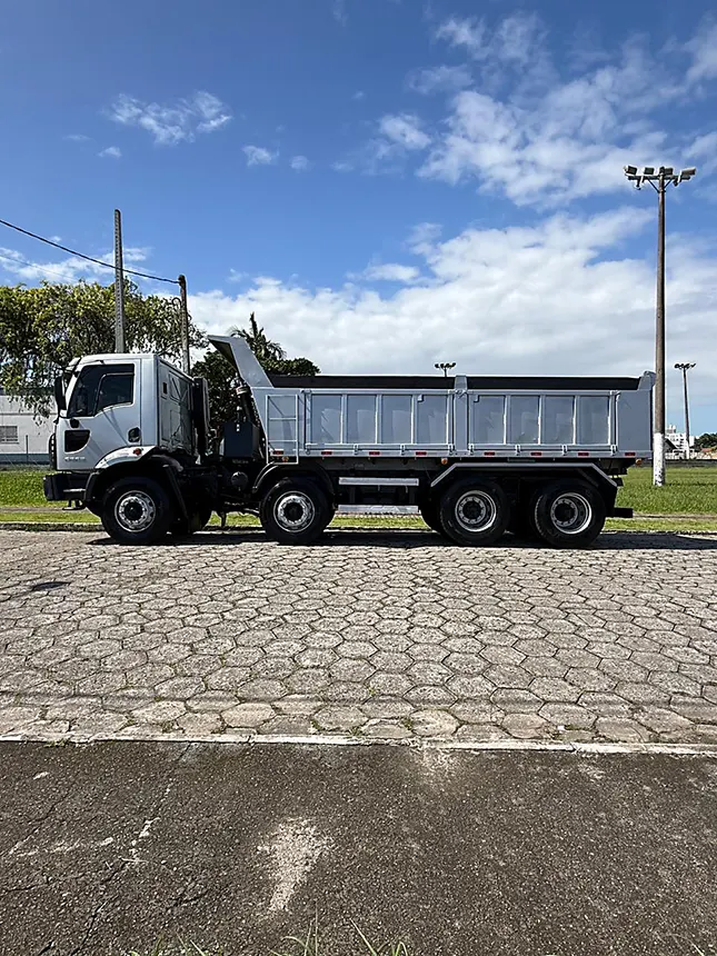 Caminhão cargo 2629 6x4 2017-2 na Beretta Automóveis em Criciúma