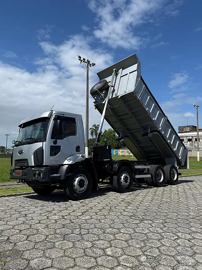 Caminhão cargo 2629 6x4 2017-7 na Beretta Automóveis em Criciúma