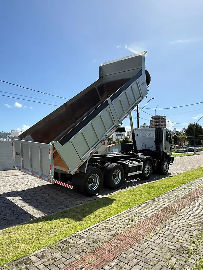 Caminhão cargo 2629 6x4 2017-8 na Beretta Automóveis em Criciúma