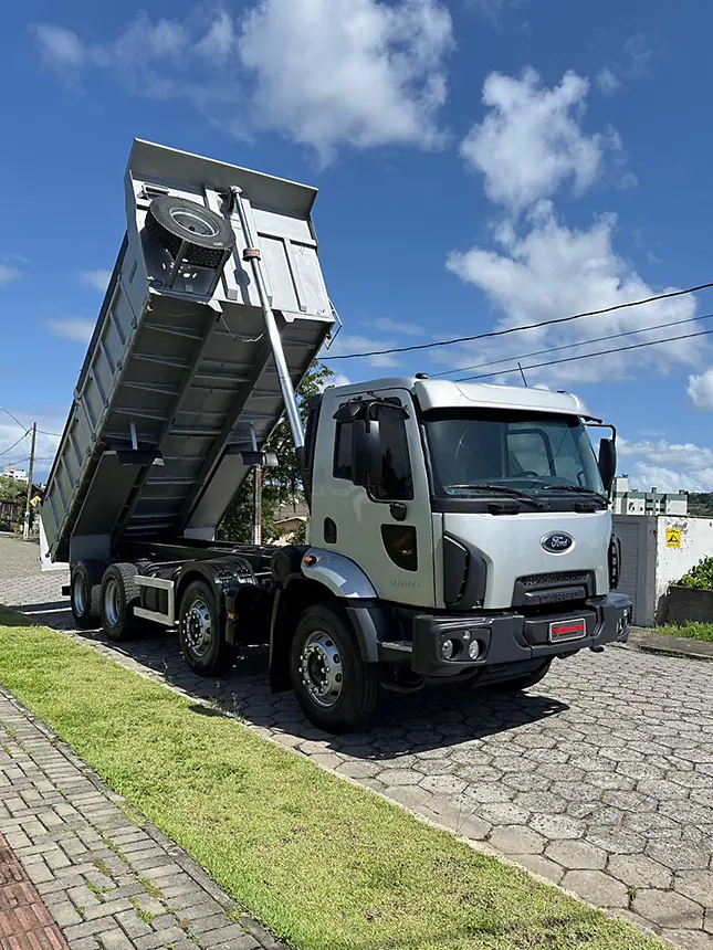 Caminhão cargo 2629 6x4 2017-9 na Beretta Automóveis em Criciúma