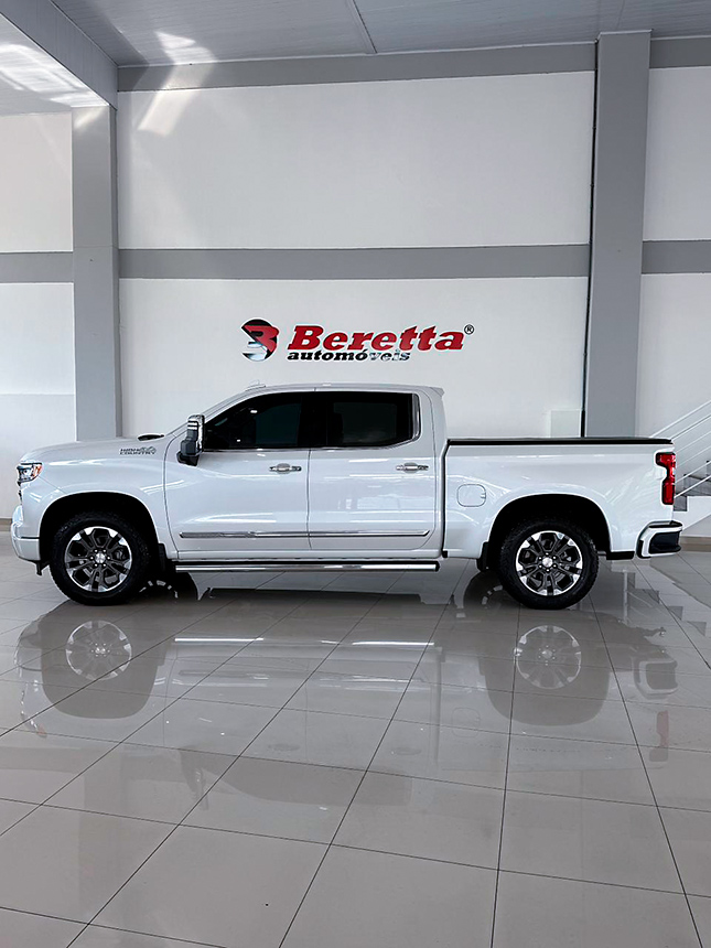 Veiculo camioneta chevrolet silverado high country 2025-2 na Beretta Automóveis em Criciúma