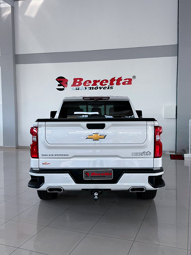 Veiculo camioneta chevrolet silverado high country 2025-3 na Beretta Automóveis em Criciúma