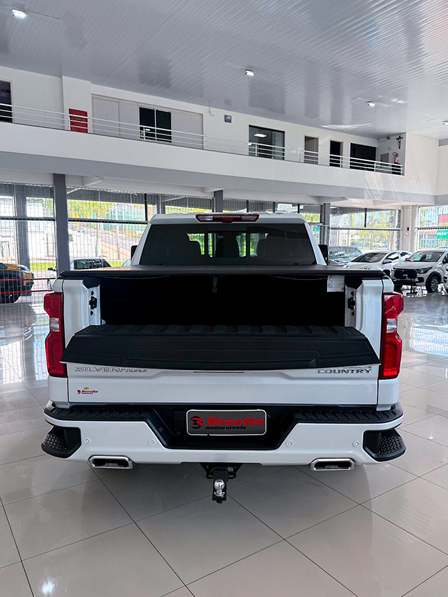 Veiculo camioneta chevrolet silverado high country 2025-4 na Beretta Automóveis em Criciúma