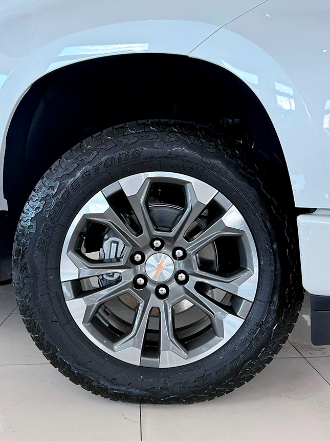 Veiculo camioneta chevrolet silverado high country 2025-6 na Beretta Automóveis em Criciúma