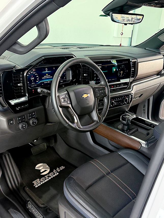 Veiculo camioneta chevrolet silverado high country 2025-8 na Beretta Automóveis em Criciúma