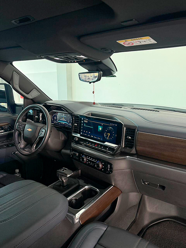 Veiculo camioneta chevrolet silverado high country 2025-9 na Beretta Automóveis em Criciúma