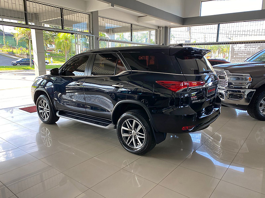 Camioneta toyota hilux swsrxa4fd 2020-6 - Carro a venda na Beretta Automóveis em Criciúma