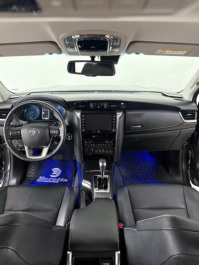 Camioneta toyota hilux swsrxa4fd 2023-6 na Beretta Automóveis em Criciúma