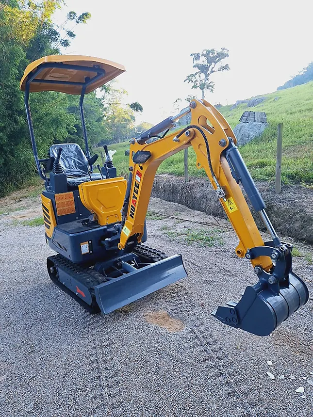 Maquina mini escavadeira hy12 huayee na Beretta Automóveis em Criciúma SC